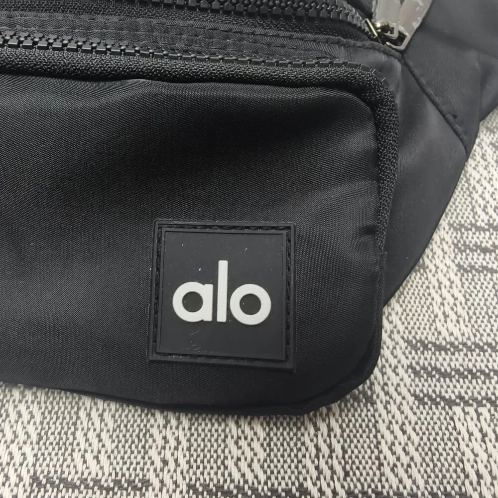 NWT ALO Yoga Explorer Adjustable Waist Pack - Nylon Design